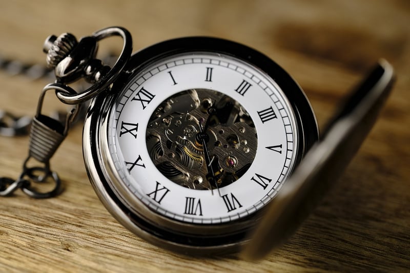 Clock showing time distortion